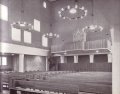 Interieur met tijdelijk orgel uit ca. 1895, afkomstig uit het Sint Antoniusgesticht te Amsterdam. In 1961 is het in de chr. geref. Elimkerk te De Wilp (Gn.) geplaatst. Foto uit "Hervormde kerkbouw na 1945".