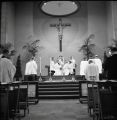 Kopie van Beeldbank Haags Gemeentearchief. Interieur tijdens inwijding van de kerk op 04-10-1956.