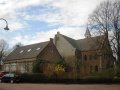 Kerk met bijgebouw Het Trefpunt gezien van het zuidoosten